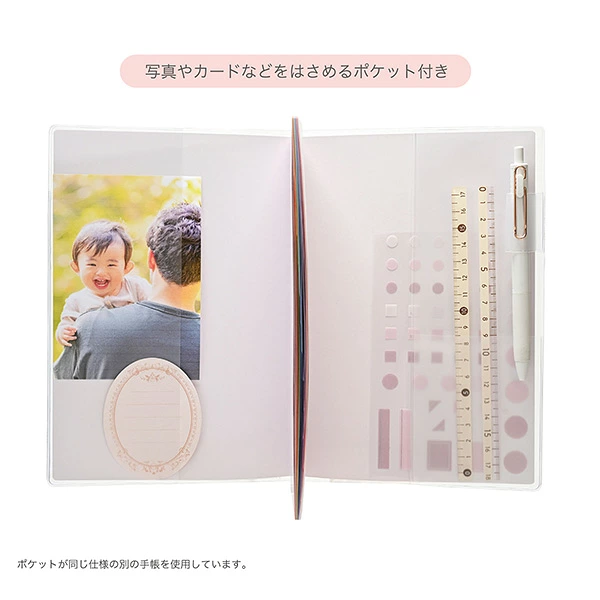 クツワ 家族手帳 A5 写真やカードをはさめる内側ポケット