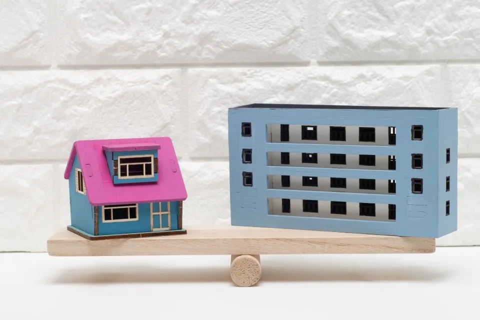 Detached house or apartment
